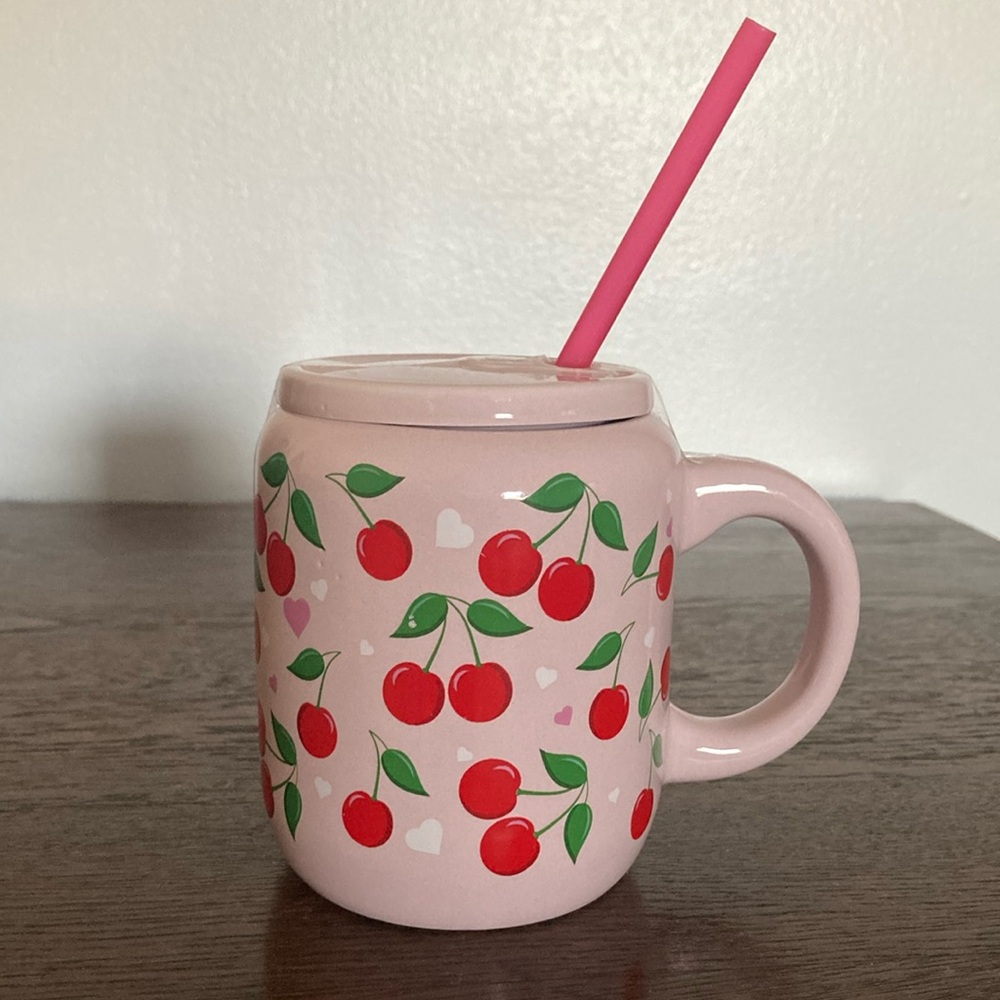NWT- 14.5z- Beautiful Pink- Cherry 🍒 & Heart Pattern Ceramic Mug w/ Lid & Straw